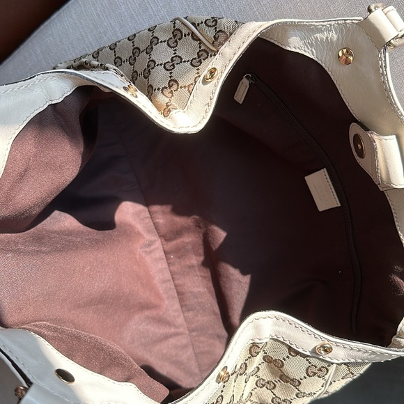 Like New & 💯 Authentic Gucci Hobo Shoulder Bag - Picture 9 of 10